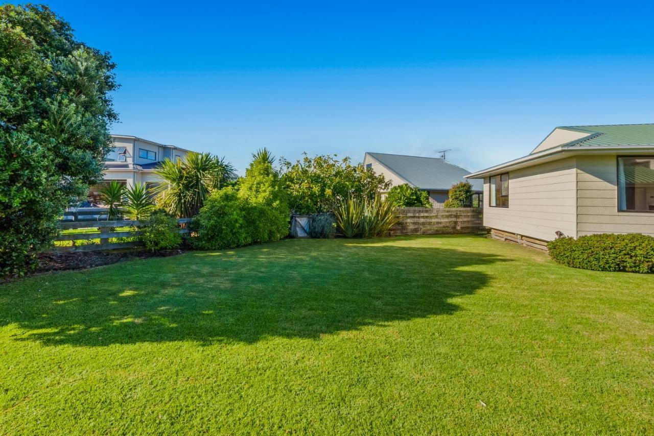 Waikanae Waves - Waikanae Beach Holiday Home Exterior photo